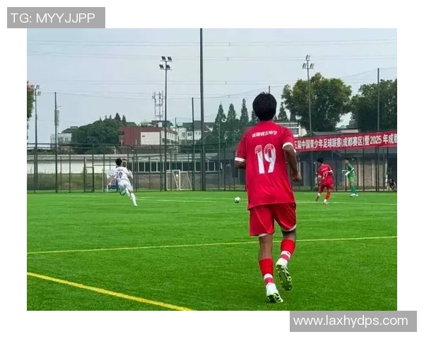 成都足球队强势领跑总决赛积分榜以92分稳居第一 成都足球队强势领跑总决赛积分榜以92分稳居第一