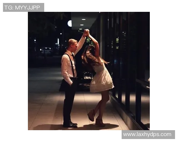 欧洲足球明星夫妻甜蜜瞬间大揭秘精彩照片集锦展示他们的爱情与事业